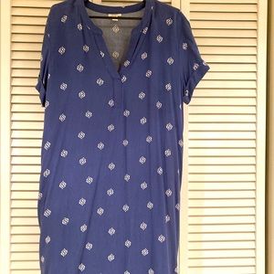 Short sleeve shift dress with pockets